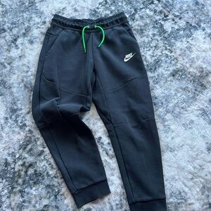 Nike tech pants - size med (youth)